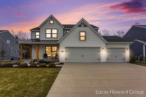13255 Maple Leaf Dr, Nunica, MI 49448