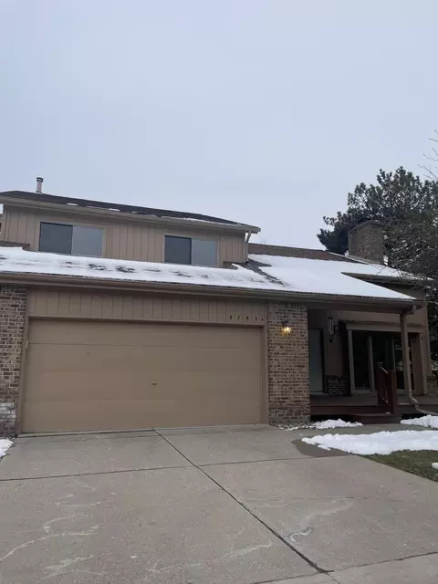 37534 N Laurel Park Dr, Livonia, MI 48152