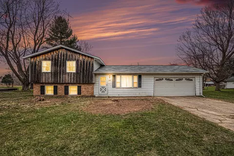 5565 Newton Ave, Coloma, MI 49038