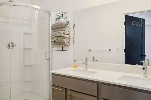 Bath - 9330 E 56th St, Newaygo, MI 49337 photo 4 of 6