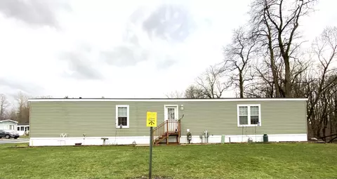 413 Creekview Dr, Greenville, MI 48838