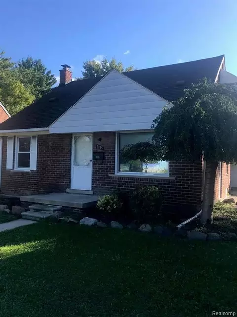 8055 Pelham Rd, Allen Park, MI 48101