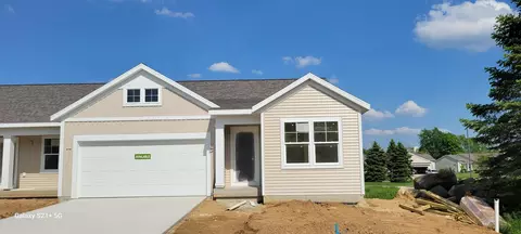 1418 N Village Cir, Kalamazoo, MI 49009