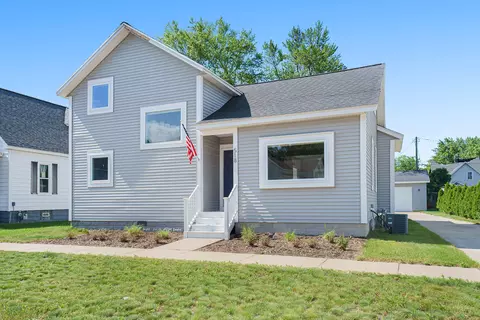 518 Madison St, Grand Haven, MI 49417