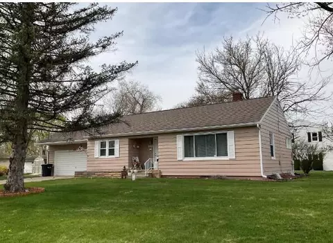300 Cedar Dr, Michigan Center, MI 49254