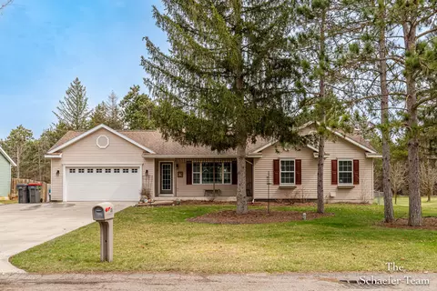 534 Forstrom Dr SE, Lowell, MI 49331