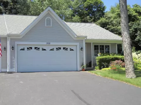 302 Winter Oak Dr W, Holland, MI 49424