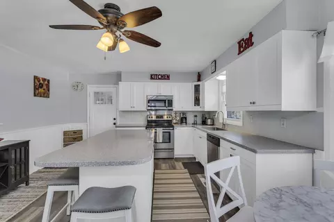Kitchen - 2890 Noon Rd, Jackson, MI 49201 photo 2 of 7