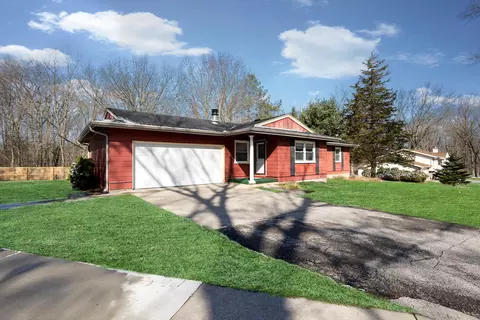 2890 Noon Rd, Jackson, MI 49201