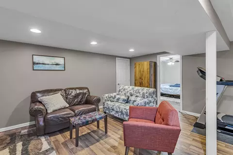 Living - 2890 Noon Rd, Jackson, MI 49201 photo 6 of 8