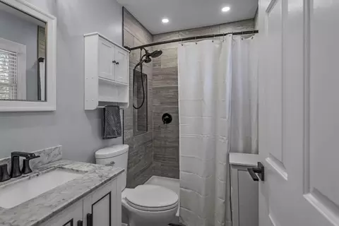 Bath - 2890 Noon Rd, Jackson, MI 49201 photo 1 of 5