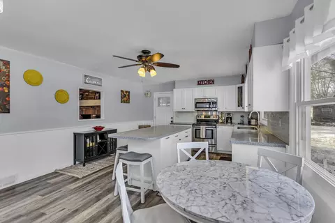 Kitchen - 2890 Noon Rd, Jackson, MI 49201 photo 4 of 7