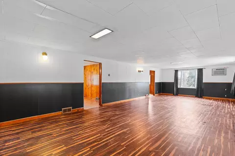 Living - 3804 Seymour Rd, Jackson, MI 49201 photo 1 of 4