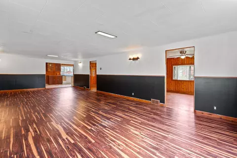 Living - 3804 Seymour Rd, Jackson, MI 49201 photo 2 of 4