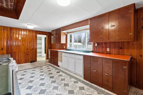 Kitchen - 3804 Seymour Rd, Jackson, MI 49201 photo 2 of 4