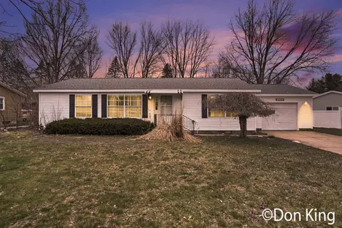 2541 Kewadin Dr NE, Grand Rapids, MI 49525