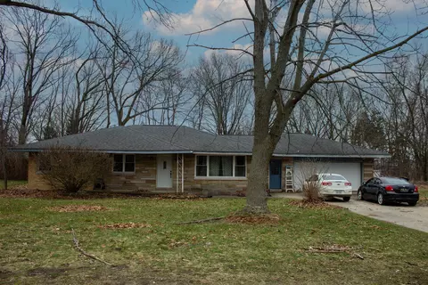 50 Vanderveen Ave, Holland, MI 49424