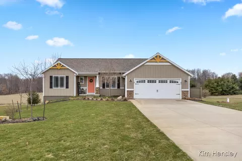 14641 Crescent Meadows Dr, Cedar Springs, MI 49319