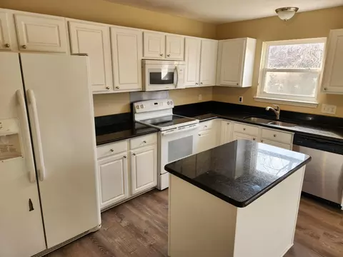 38267 Mcdonald Dr, Romulus, MI 48174 photo 5