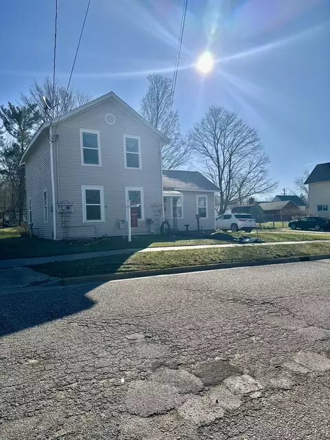 521 N Washington St, Lowell, MI 49331
