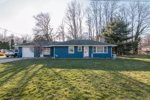 1621 Kaywood Dr, Kalamazoo, MI 49006