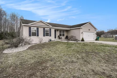 2930 Hidden Forest Ct, Dorr, MI 49323 photo 2