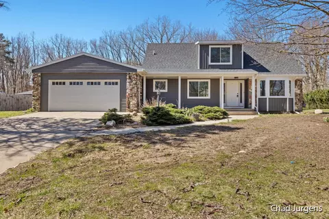 327 Carpenter Ave NW, Grand Rapids, MI 49504