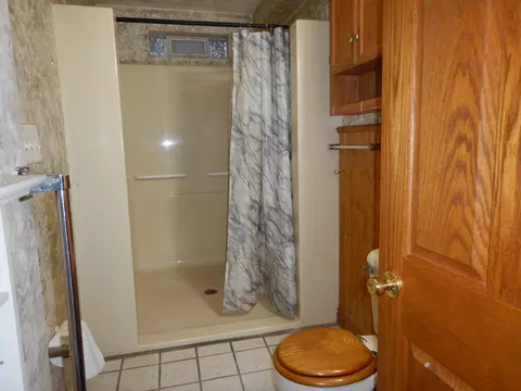 Bath - 35249 Winslow St, Wayne, MI 48184 photo 1 of 4
