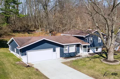 4693 Breckenridge Dr NE, Grand Rapids, MI 49525