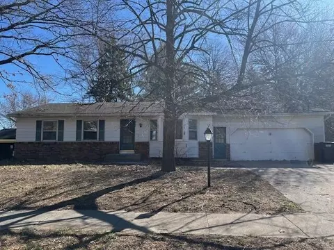 2596 Valley Ave NW, Walker, MI 49544