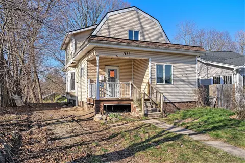 1427 Lane Blvd, Kalamazoo, MI 49001