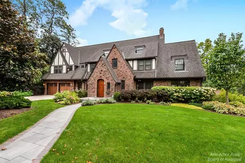 1009 Berkshire Rd, Ann Arbor, MI 48104