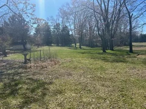 Exterior - 975 Avenue A, Springfield, MI 49037 photo 5 of 8