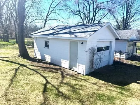 Exterior - 975 Avenue A, Springfield, MI 49037 photo 4 of 8