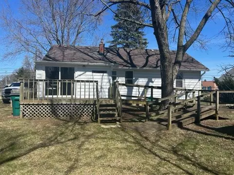 Exterior - 975 Avenue A, Springfield, MI 49037 photo 3 of 8
