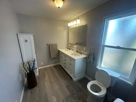 Bath - 975 Avenue A, Springfield, MI 49037 photo 2 of 3
