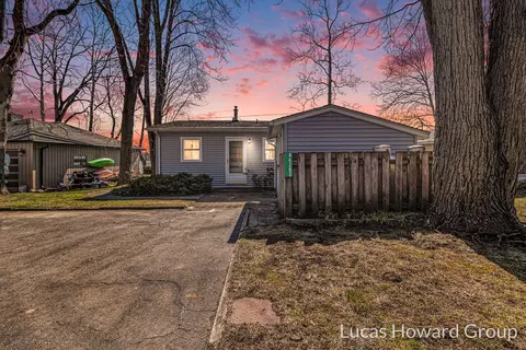46283 Leedy Point Rd, Bloomingdale, MI 49026