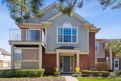 1800 Flagstone Cir, Rochester, MI 48307