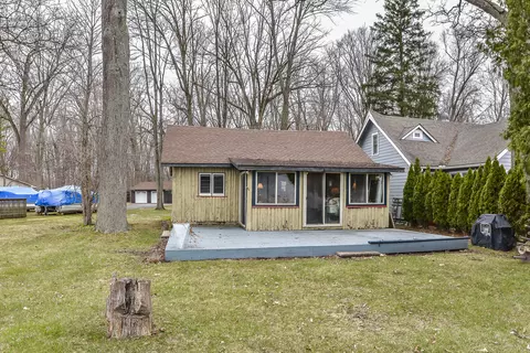 Exterior - 5116 Edgelake Dr, Pinckney, MI 48169 photo 2 of 7