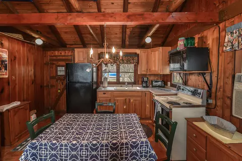 Kitchen - 5116 Edgelake Dr, Pinckney, MI 48169 photo 2 of 3