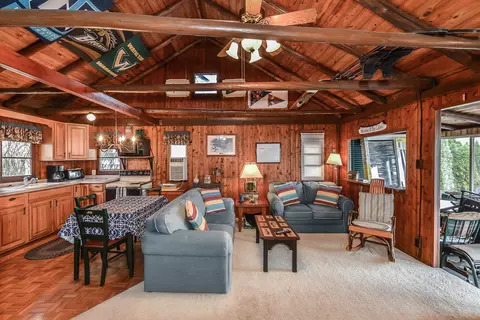 Living - 5116 Edgelake Dr, Pinckney, MI 48169 photo 2 of 2