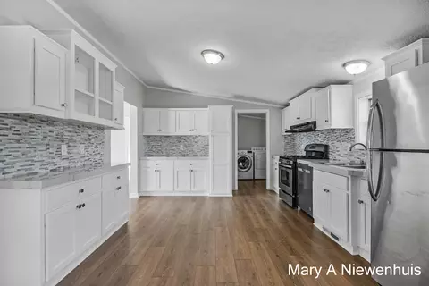 Kitchen - 1564 Grow Rd NW, Stanton, MI 48888 photo 1 of 4