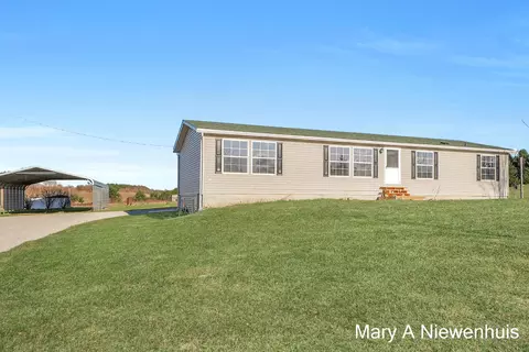 Exterior - 1564 Grow Rd NW, Stanton, MI 48888 photo 2 of 6