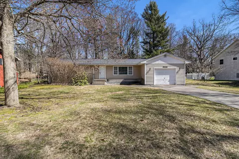 1350 N Lendale Rd, Ludington, MI 49431