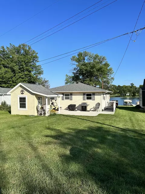 850 Charles Rd, Hudson, MI 49247