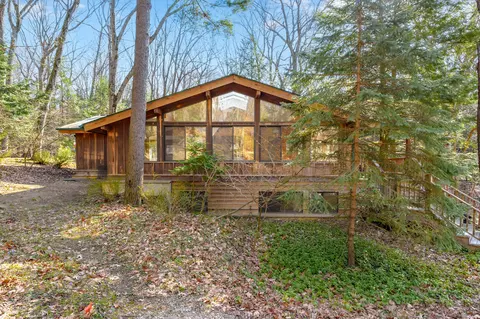 Exterior - 29305 Thunder Mountain Dr, Covert, MI 49043 photo 2 of 11