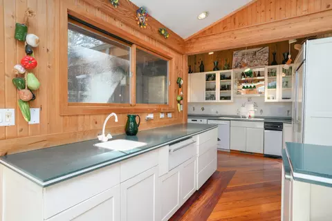 Kitchen - 29305 Thunder Mountain Dr, Covert, MI 49043 photo 2 of 4