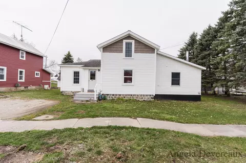 207 N Mercantile St, Carson City, MI 48811