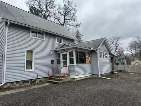 1035 Williams St, Jackson, MI 49203 photo 2