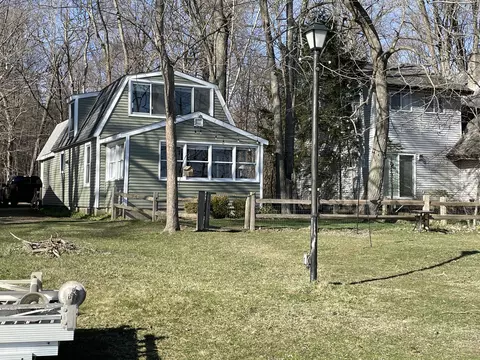 2660 Baseview Dr, Pinckney, MI 48169